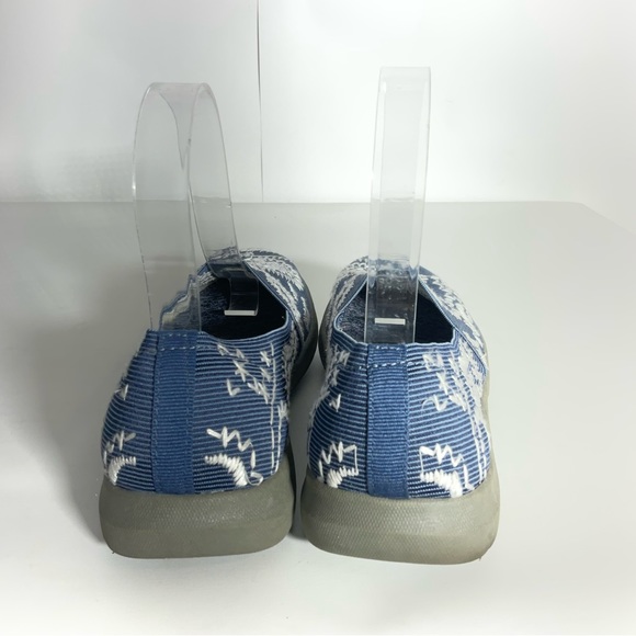 Yuu Blue & White Floral Embroidered Slip-On Elastic Padded Footbed Shoe Size 6.5 - Picture 6 of 16